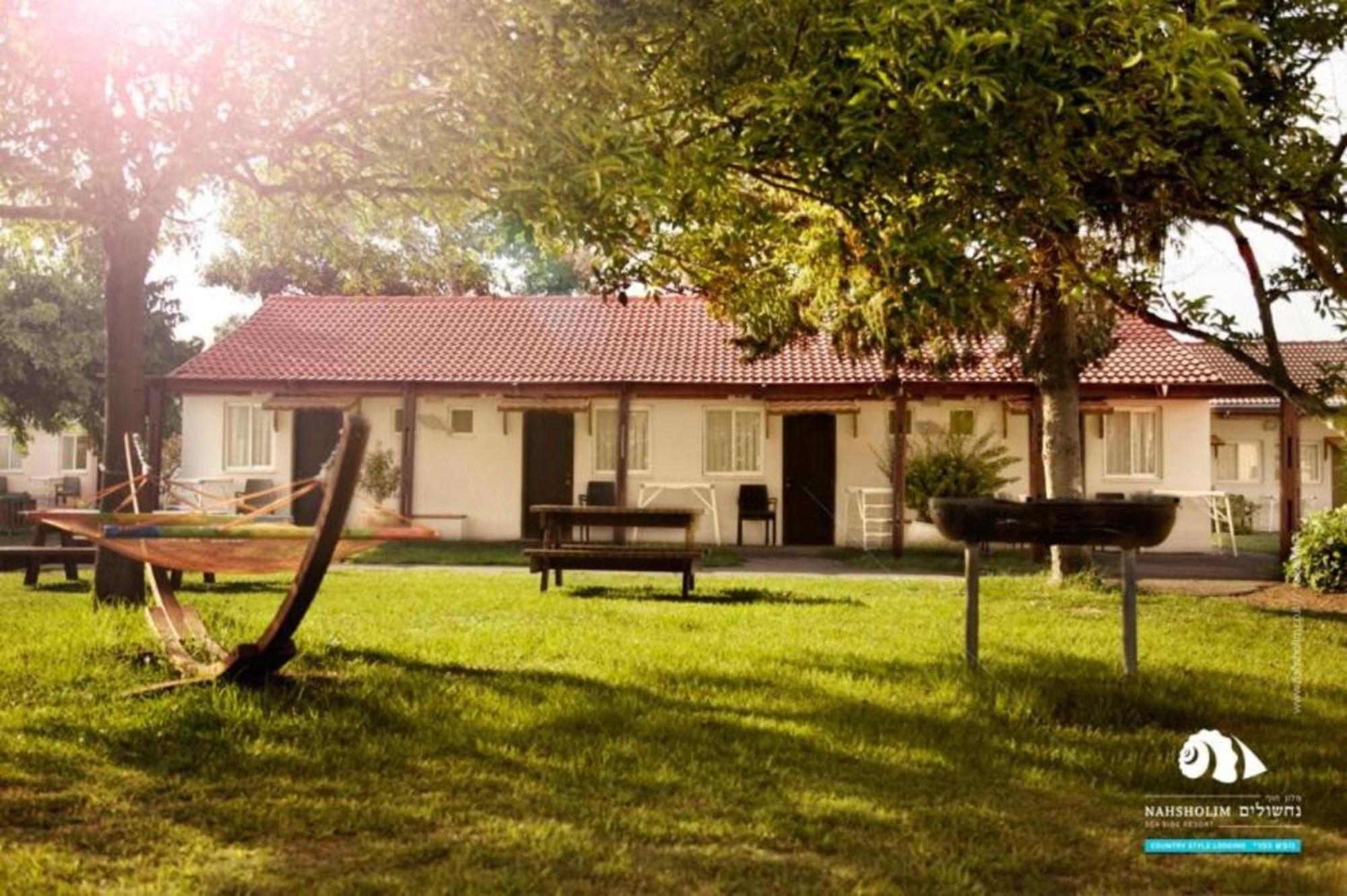 Nachsholim Kibbutz Country Lodging Nahsholim Buitenkant foto