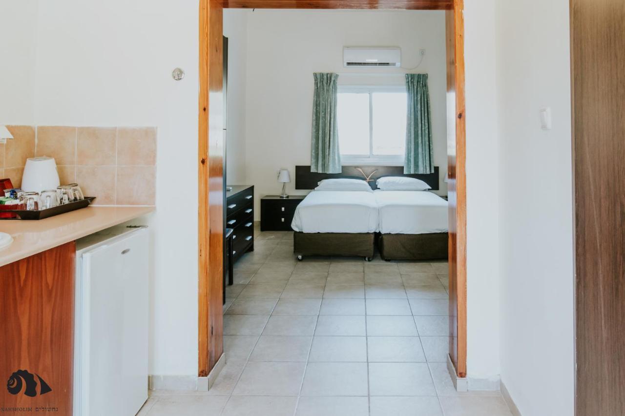 Nachsholim Kibbutz Country Lodging Nahsholim Buitenkant foto
